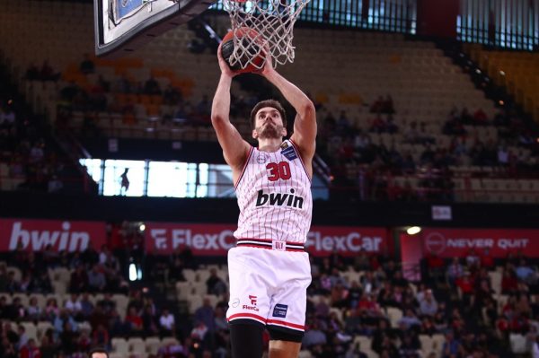 Για αυτό τον ήθελε ο Μπαρτζώκας – Το πληθωρικό παιχνίδι του Φίλιπ Πετρούσεφ (vids)