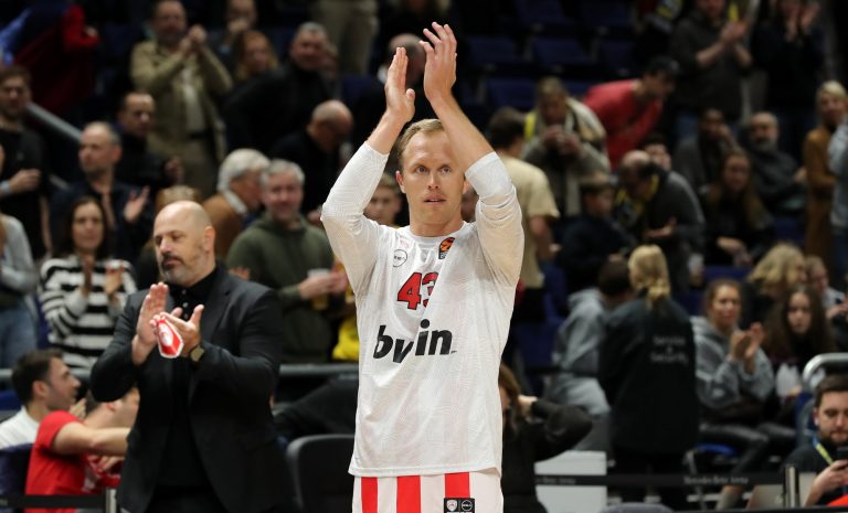 Βράβευση και αποθέωση για τον Λουκ Σίκμα (vid, pics)