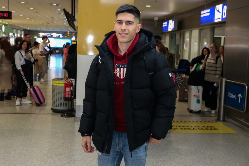 Στην Αθήνα για τον Ολυμπιακό ο Φραν Ναβάρο (vids)