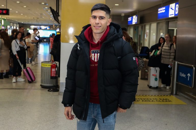 Στην Αθήνα για τον Ολυμπιακό ο Φραν Ναβάρο (vids)