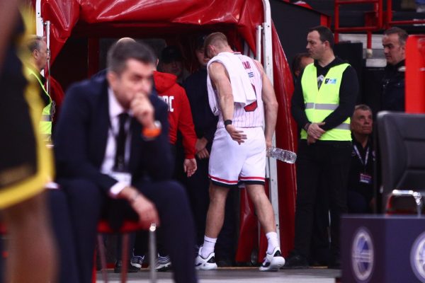 Ολυμπιακός: Ανησυχία για Γουόκαπ, τραυματίστηκε στο παιχνίδι με τον Αρη