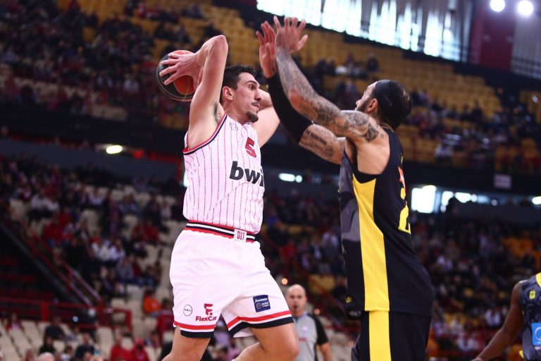 Λαρεντζάκης: «Κλείνουμε το 2023 με χαμόγελο, ο κόσμος έχει αγαπήσει την ομάδα»