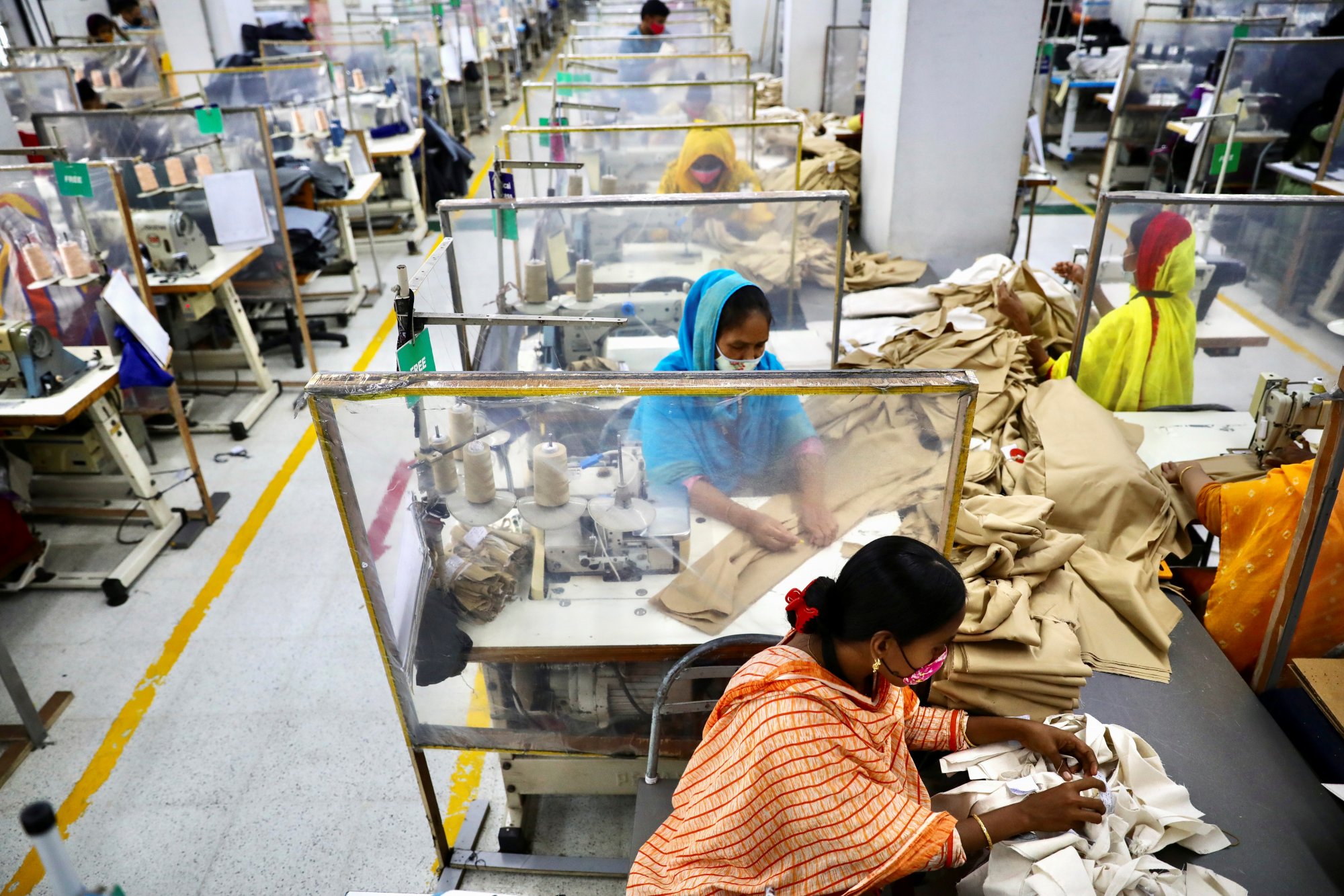 Μπαγκλαντές: Ο αγώνας των εργατών στη βιομηχανία της ένδυσης για δίκαιη αμοιβή