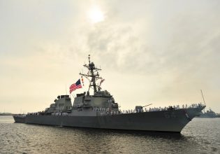 Συναγερμός στο Πεντάγωνο – Αμερικανικά πλοία δέχθηκαν επίθεση στην Ερυθρά Θάλασσα