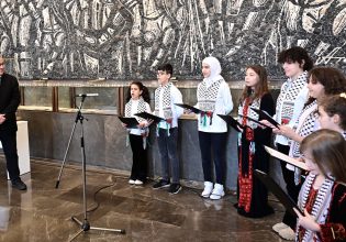 Πρωτοχρονιάτικα κάλαντα στον Κουτσούμπα από την Παλαιστινιακή Παροικία – «Ειρήνη και λευτεριά στην Παλαιστίνη»