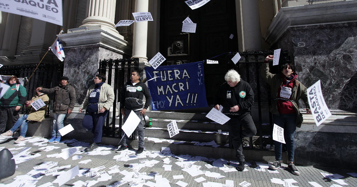 «Ο λαός θα υποφέρει» - Σοκαρισμένοι οι πολίτες από τα σκληρά μέτρα λιτότητας στην Αργεντινή