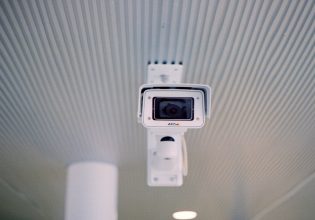 Έξυπνες κάμερες ασφαλείας έδειχναν προτίμηση σε μαύρους και γυναίκες