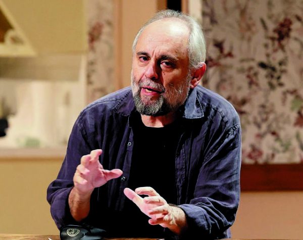 Σωτήρης Χατζάκης: «Το θέατρο δεν είναι φιλολογία αλλά μαθηματικά»