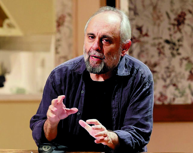 Σωτήρης Χατζάκης: «Το θέατρο δεν είναι φιλολογία αλλά μαθηματικά»