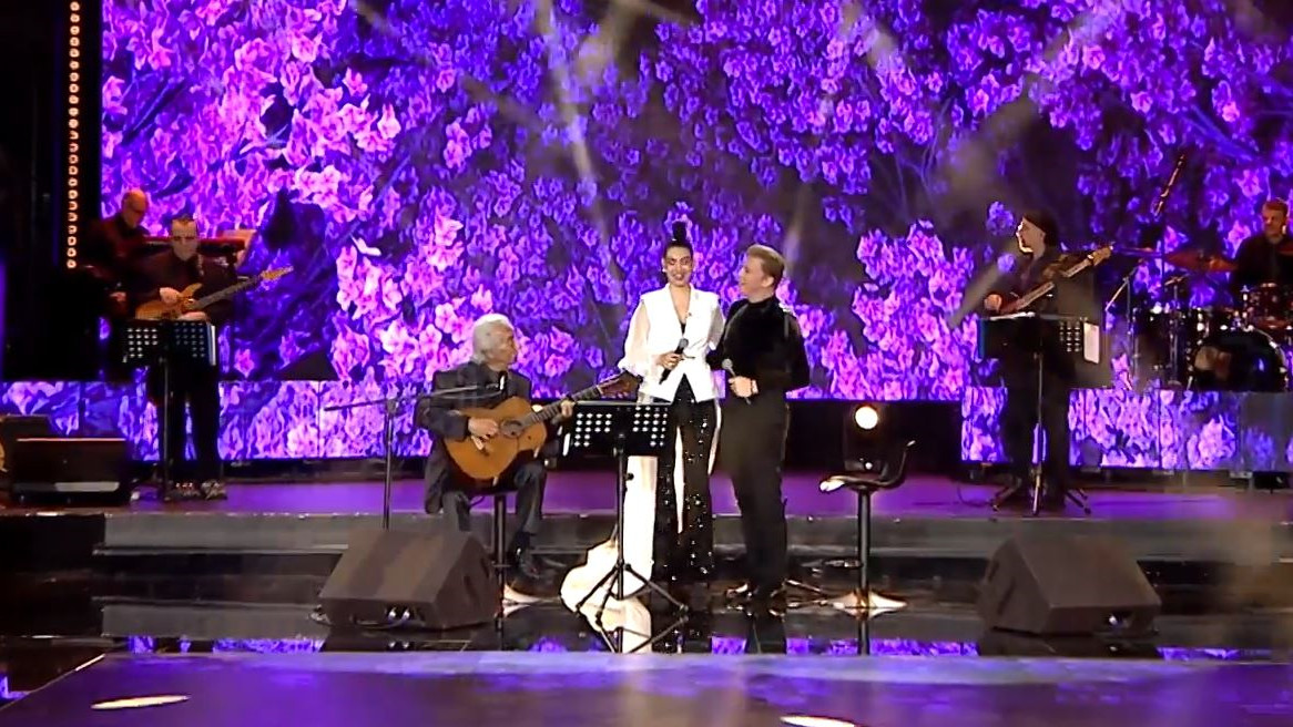 «Σύνορα η αγάπη δεν γνωρίζει» τραγουδά ο Κώστας Χατζής, με την κόρη του Δανιέλα και τον Τάκη Ζαχαράτο