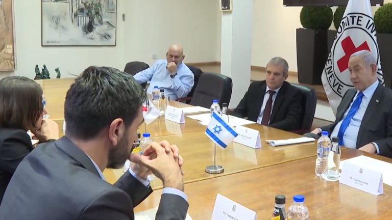 Νετανιάχου σε Ερυθρό Σταυρό: «Πρέπει να πιέσετε τη Χαμάς για τους ομήρους» – Σκληρή απάντηση της επικεφαλής
