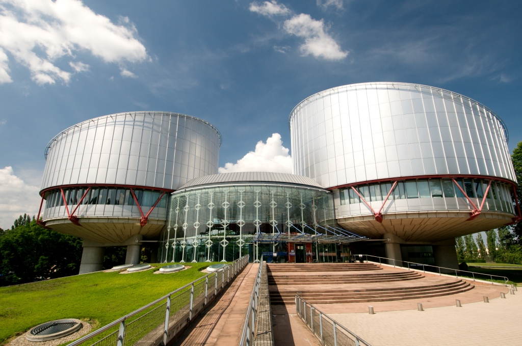 Ευρωπαϊκό Δικαστήριο: Δικαίωσε θύμα εμπορίας ανθρώπων για αποζημίωση από τον διακινητή