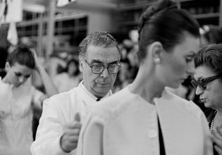 Balenciaga: Το έργο του εμβληματικού σχεδιαστή έρχεται σε νέα σειρά 