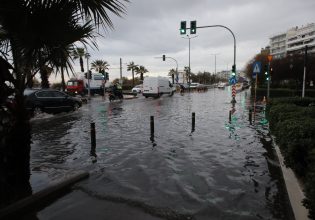Κακοκαιρία: Αποκαταστάθηκε η κυκλοφορία στη Λ. Ποσειδώνος μετά τις πλημμύρες