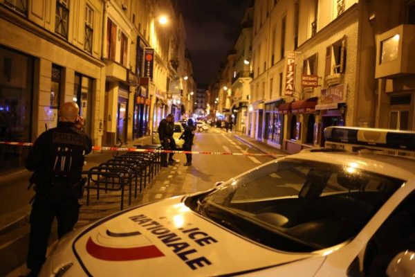 Παρίσι: Ένας νεκρός και ένας τραυματίας από επίθεση – «Allah akbar» φώναζε ο δράστης