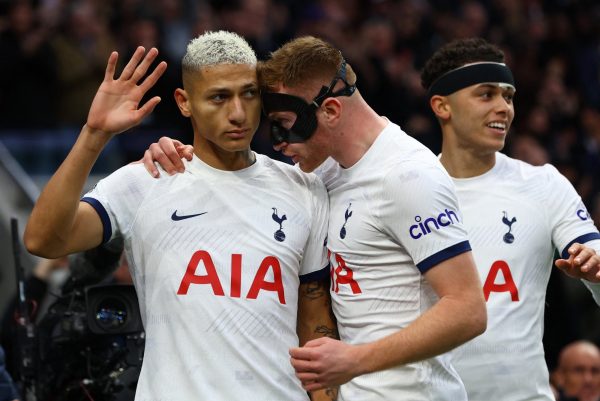 Συνεχίζει απτόητη η Τότεναμ (2-1) – έκανε την έκπληξη η Λούτον (1-0)