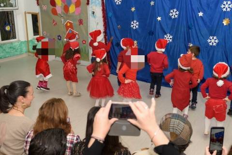 Πρωταγωνιστές στη μαγεία των Χριστουγέννων τα παιδιά των Βρεφονηπιακών Σταθμών του Δήμου Πειραιά