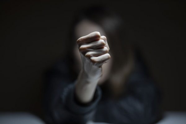 Κακοποιήθηκε ως παιδί, τώρα κυνηγά παιδεραστές στο διαδίκτυο