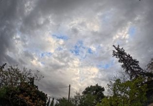 Καιρός: Συννεφιά με τοπικές βροχές και μεταφορά αφρικανικής σκόνης – Άνεμοι έως 8 μποφόρ