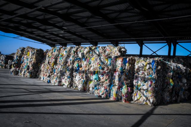 Παρακράτηση χρημάτων από τους ΚΑΠ σε 5 δήμους της Πελοποννήσου