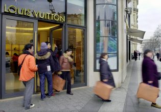 JPMorgan: Μην αγοράζετε ευρωπαϊκές μετοχές πολυτελείας… ακόμα