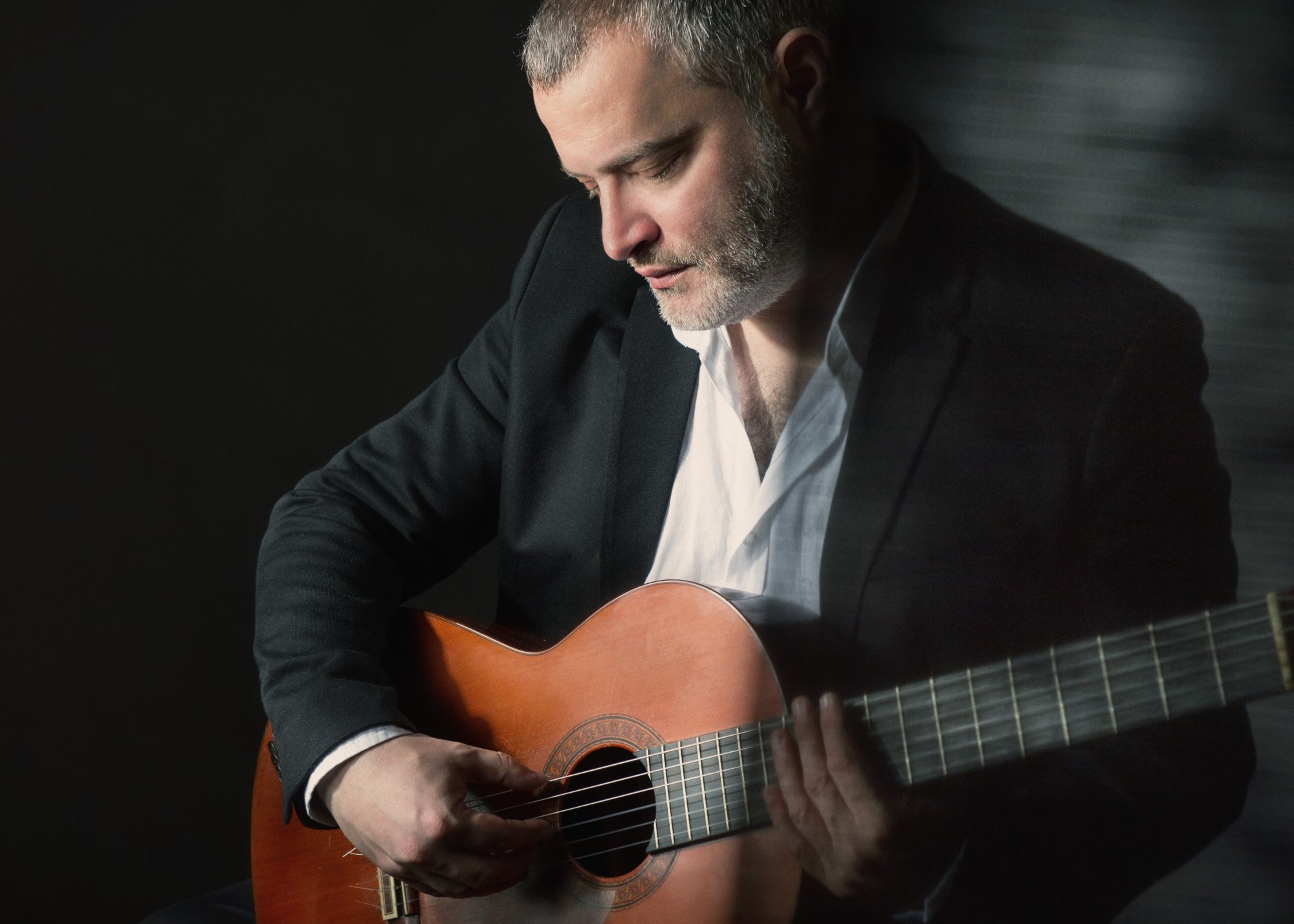 Παναγιώτης Μάργαρης: Ο γνωστός κιθαρίστας μιλά για τις εμφανίσεις του με τον Χρήστο Θηβαίο