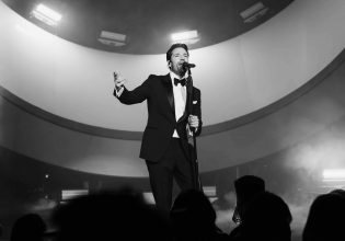 Κωνσταντίνος Αργυρός: Επέστρεψε στη «νύμφη του Θερμαϊκού» – Η πρεμιέρα του στην «Πύλη Αξιού»