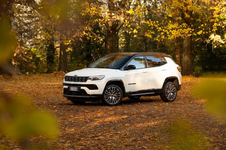 Jeep Compass: Εξοπλιστική αναδιάρθρωση