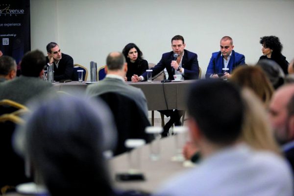 ΣΥΡΙΖΑ: Τρεις «κλεψύδρες» στην Κουμουνδούρου