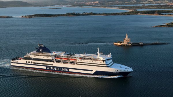 Σε ρότα αυξήσεων στα εισιτήρια οι ακτοπλοϊκές στην Ελλάδα