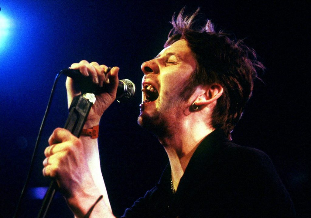 Shane MacGowan: Το punk είδωλο της ιρλανδικής μουσικής έφυγε από τη ζωή σε ηλικία 65 ετών