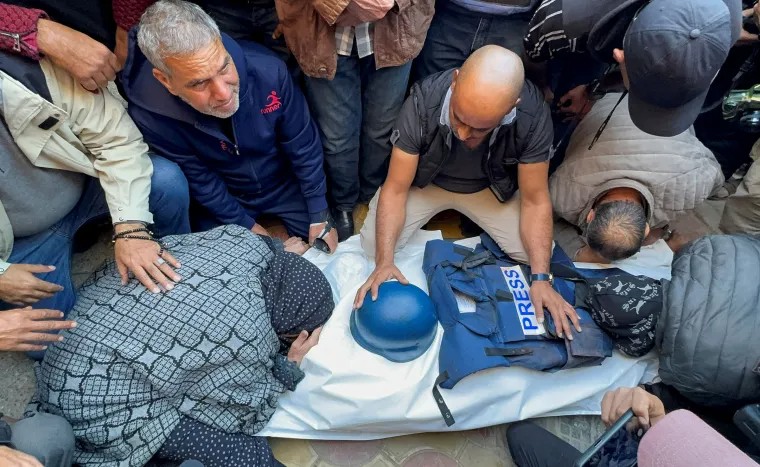Γάζα: Οι νεκροί δημοσιογράφοι έφτασαν τους 100 – Η πιο επικίνδυνη δουλειά στον κόσμο