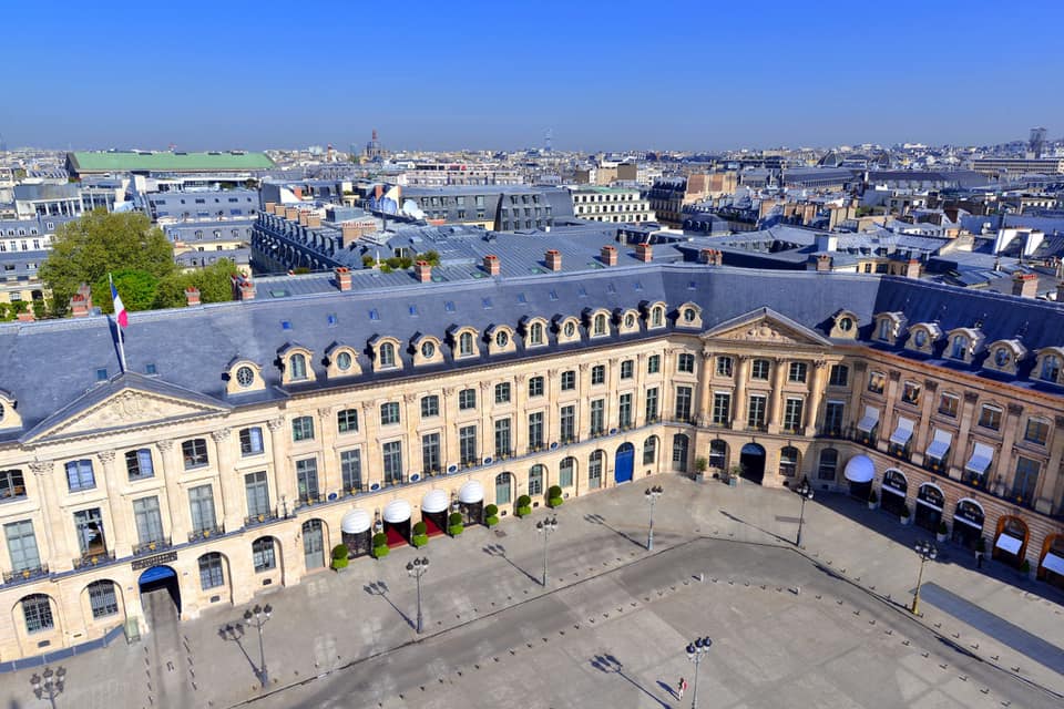 Γαλλία: Δαχτυλίδι 750.000 ευρώ που είχε χαθεί στο Ritz στο Παρίσι βρέθηκε σε σακούλα ηλεκτρικής σκούπας