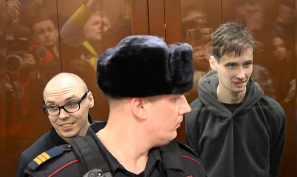 Ρωσία: Βαριές ποινές κάθειρξης σε δύο Ρώσους ποιητές για ανάγνωση ποιήματος κατά του πολέμου στην Ουκρανία