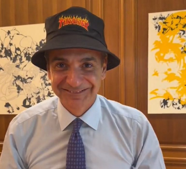 Ο Μητσοτάκης με Bucket Hat στο Tik Tok για να πείσει τους… νέους