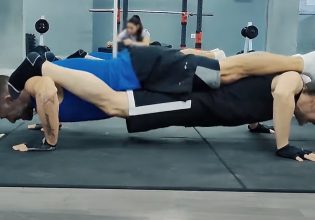 Ηράκλειο: Κατέρριψαν ξανά το ρεκόρ Γκίνες με 51 διαδοχικές δίδυμες κάμψεις