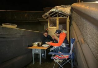 Λονδίνο: Έμεινε άστεγος και «ζει το όνειρό του» δίπλα στον Τάμεση