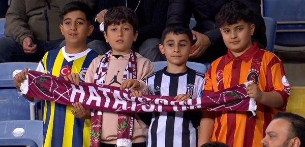 Τέσσερις πιτσιρικάδες στην Τουρκία δίδαξαν αθλητικό πολιτισμό! (vid)