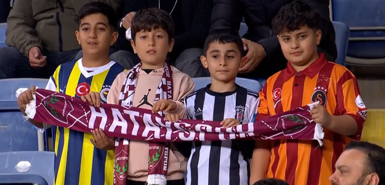 Τέσσερις πιτσιρικάδες στην Τουρκία δίδαξαν αθλητικό πολιτισμό! (vid)