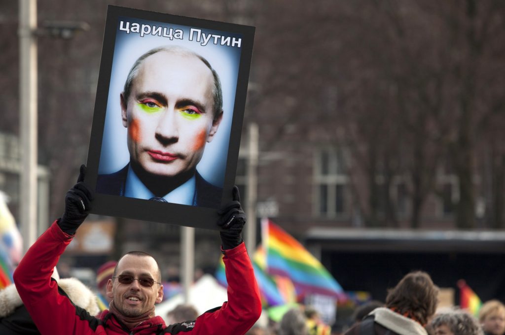 ΛΟΑΤΚΙ+: Η αστυνομία έκανε εφόδους σε γκέι μπαρ στη Ρωσία