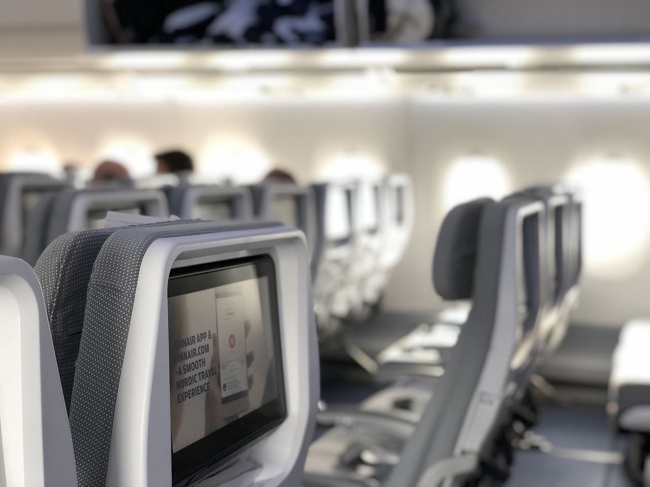 Χαμός σε πτήση με προορισμό την Κύπρο: Επιβάτης ανακάλυψε άσεμνο μήνυμα στη βαλίτσα του παιδιού του