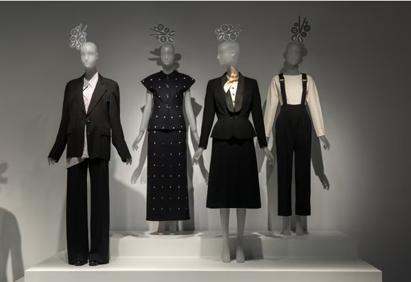 «Women Dressing Women», μια έκθεση για τις γυναίκες σχεδιάστριες μόδας του 20ου αιώνα