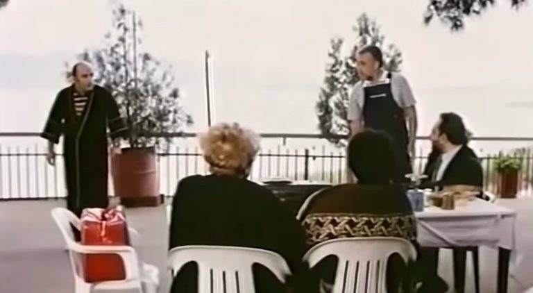 «Μετανιώνω» και «Τα ‘χω με τον εαυτό μου»: Όταν ο Βασίλης Καρράς συναντήθηκε με την ταινία – ωδή στον έρωτα