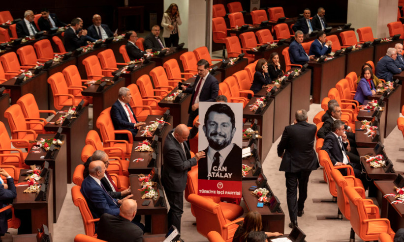 Τουρκία: Παραμένει στη φυλακή ο βουλευτής Αταλάι παρά την ετυμηγορία του Συνταγματικού Δικαστηρίου