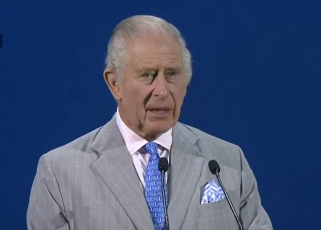 Μία εικόνα… χίλιες λέξεις – Με «ελληνική» γραβάτα ο Κάρολος μετά το διπλωματικό φάουλ του Σούνακ