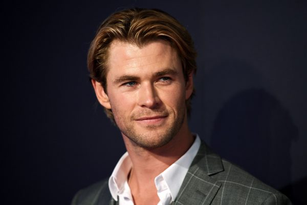 Ο Chris Hemsworth μόνο με την πετσέτα – Πανικός στις θαυμάστριές του