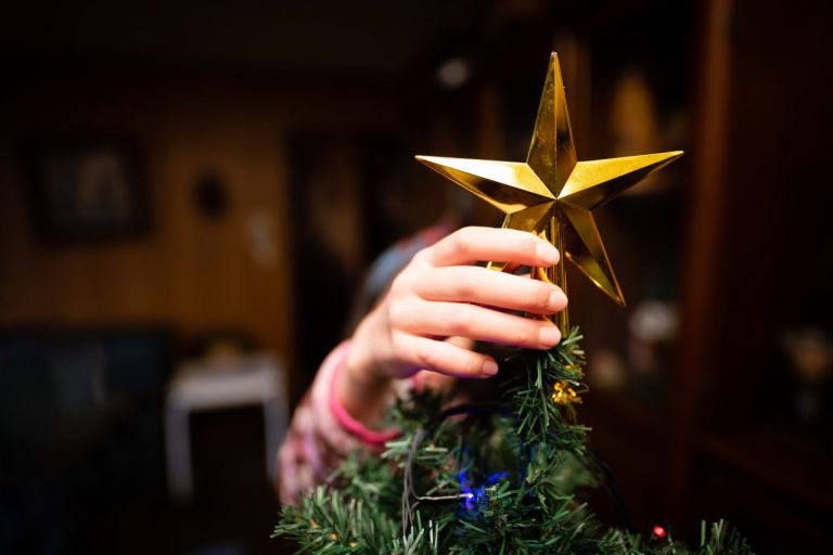 Κρήτη: Μαθήτρια στόλιζε το δέντρο στο σχολείο της και έπαθε ηλεκτροπληξία – Νοσηλεύεται στο νοσοκομείο