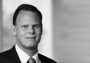 Σοκ στις βασιλικές οικογένειες – Πέθανε ο πρίγκιπας Κωνσταντίνος του Λιχτενστάιν σε ηλικία 51 ετών