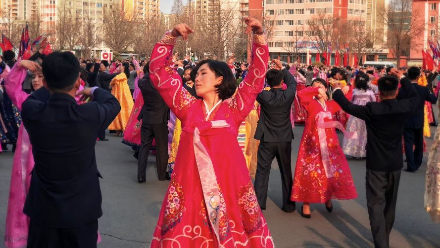 Σεξουαλική απελευθέρωση και ψηλά τακούνια: Οι γυναίκες στη Βόρεια Κορέα αλλάζουν