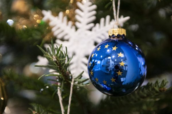 Ήρθαν τα Χριστούγεννα και οι Ευρωπαίοι είναι πιο… διχασμένοι από ποτέ